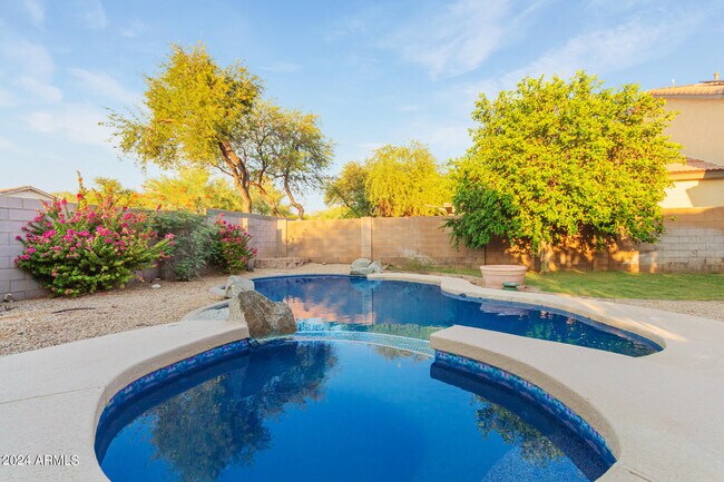 Building Photo - 4522 E Rowel Rd