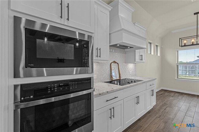 Building Photo - 712 Eagle Pass Dr