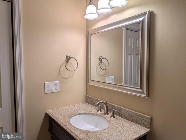 Building Photo - 9537 Evergreen Circle