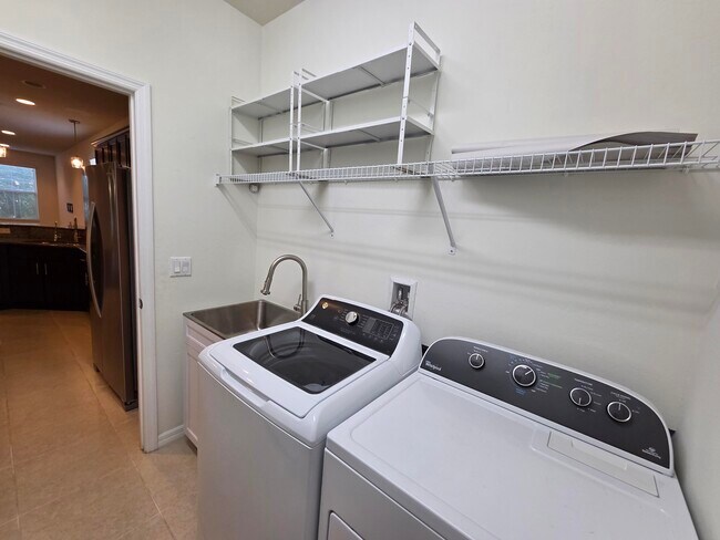 Building Photo - 1102 Dakota Dr