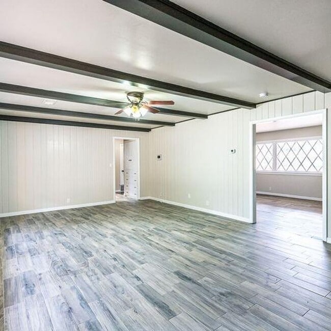 Building Photo - Room to Grow! Spacious, Remodeled 3/2/2 in Great Location!