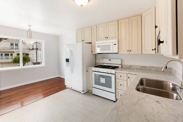 Building Photo - Beautiful rehabbed Mid-Century single family home