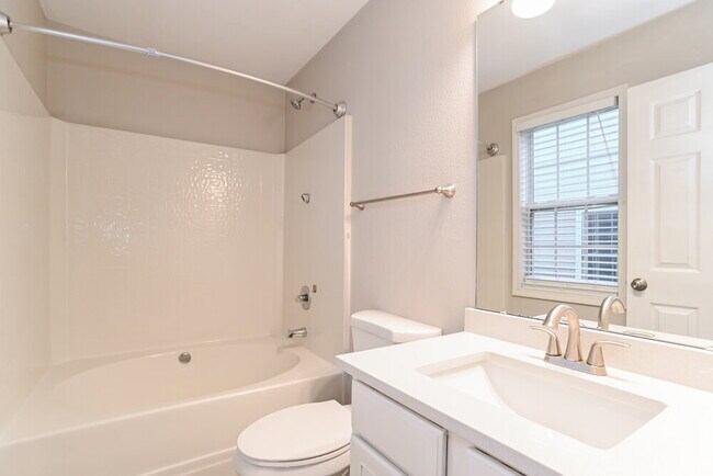 Building Photo - 3004 Great Falls Dr