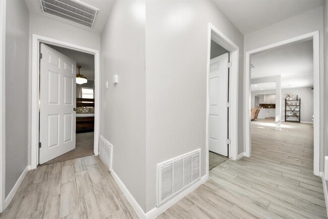 Building Photo - 2402 Bammel Timbers Ln