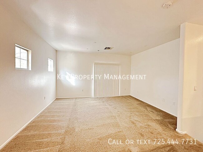 Building Photo - TRI-LEVEL 3 BEDROOM, 2.5 BATH TOWNHOME IN ...