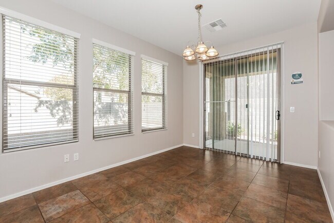 Building Photo - 3826 E Fairview St