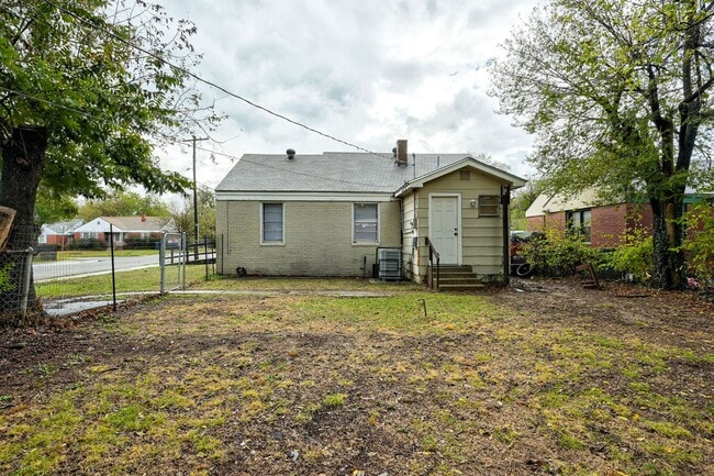 Building Photo - Cozy 2BD/1BTH Home Move In Ready Minutes f...