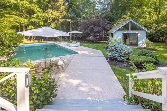 Building Photo - 33 Riverfield Dr