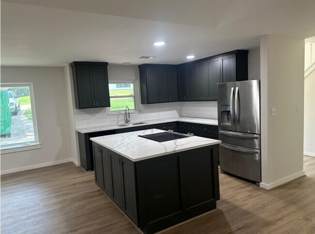 Building Photo - 371 Carriage Trail