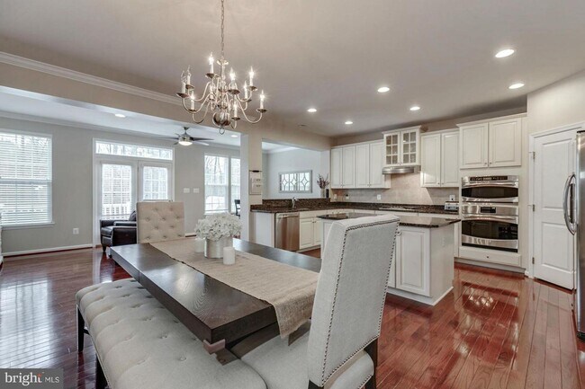 Building Photo - 22941 Chinkapin Oak Terrace