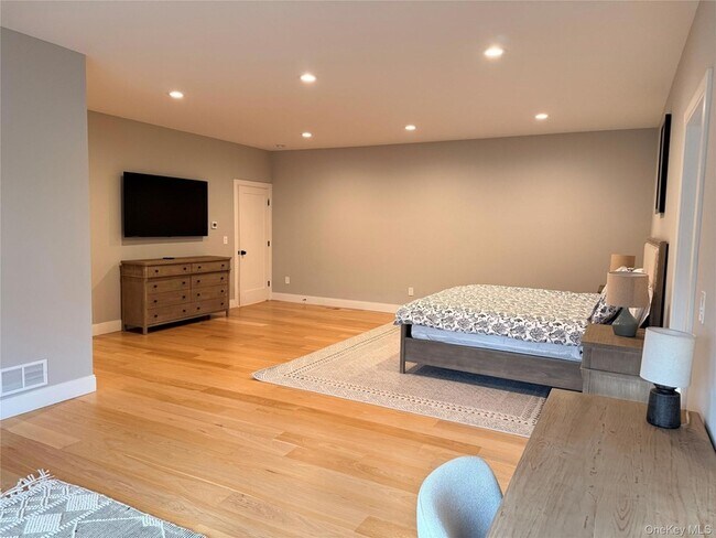 Building Photo - 6 Conifer Ct