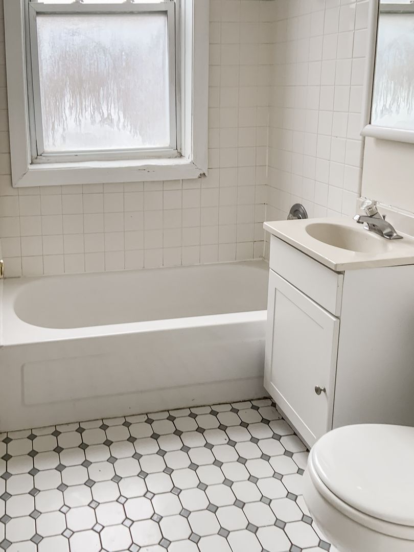 Building Photo - 2327 N Southport Ave