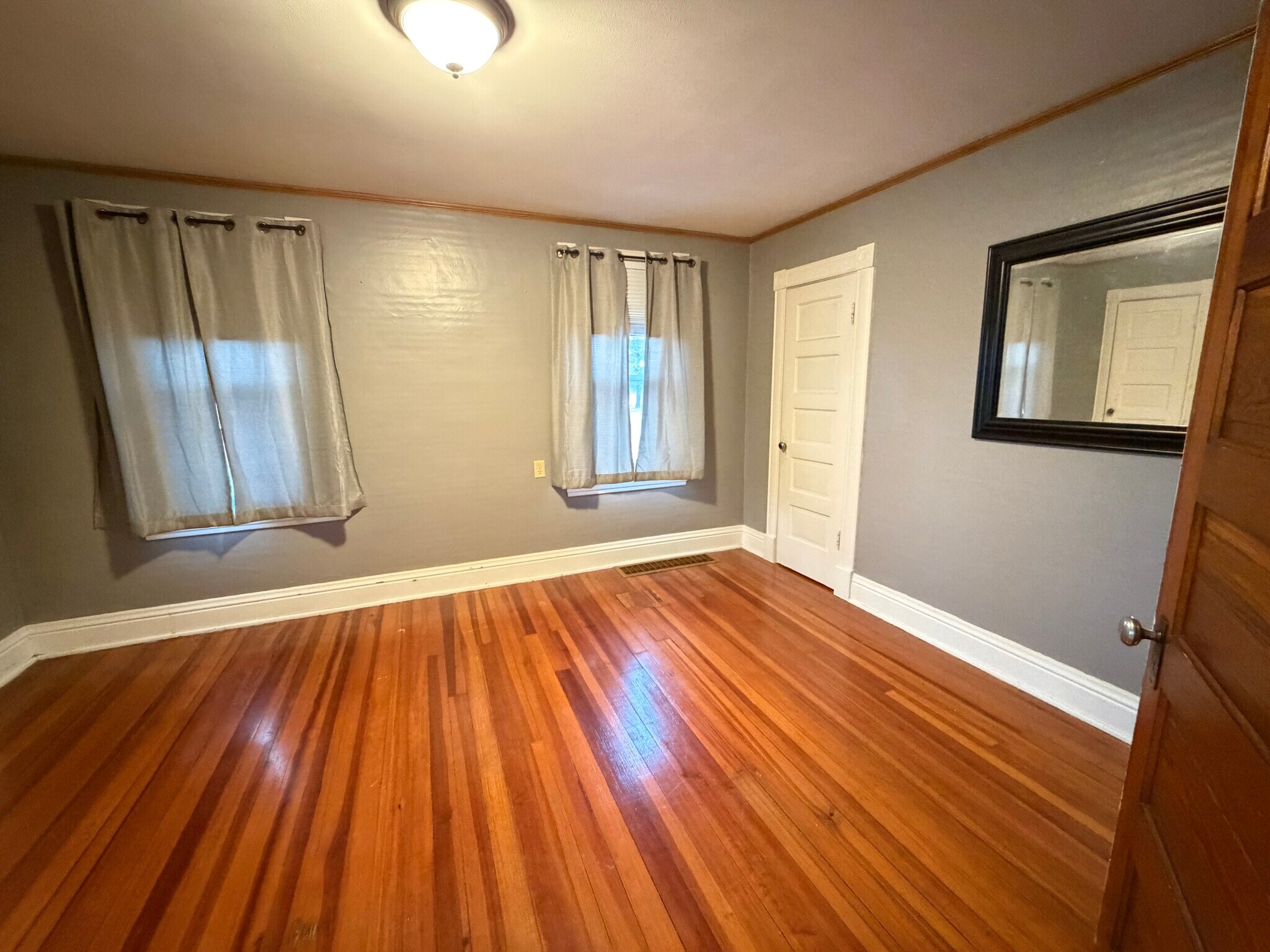 Building Photo - 102 1st St