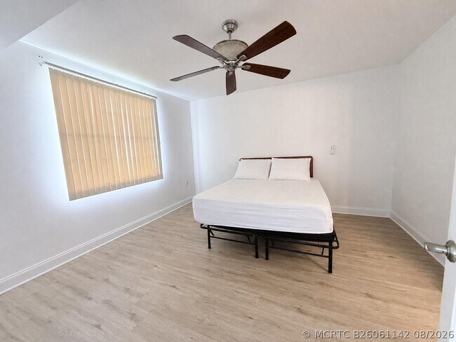 Building Photo - 6025 Balboa Cir