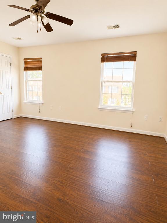 Building Photo - 8809 Francisco Ct