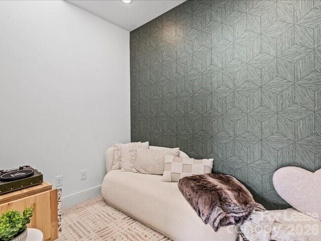 Building Photo - 815 E 36th St