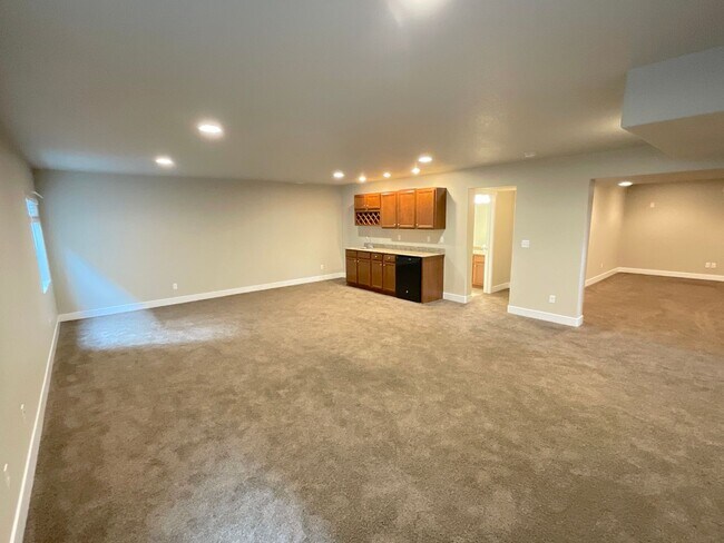 Building Photo - 4 Bedroom Home Available Near Woodmoor Dr ...