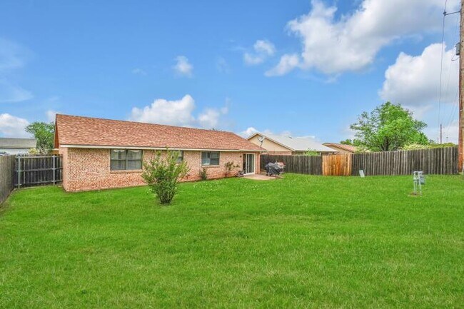 Building Photo - 922 SW 60th St