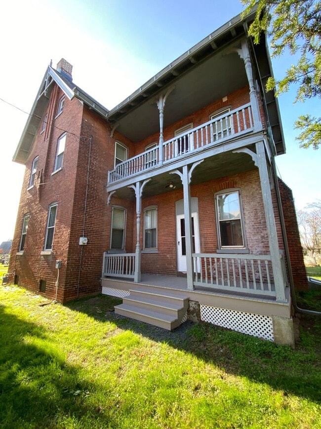 Building Photo - Large Victorian House in Lancaster City wi...
