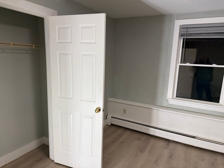 Building Photo - 100 1/2 Main St