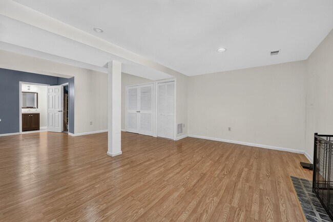 Building Photo - 5619 Ridge View Dr