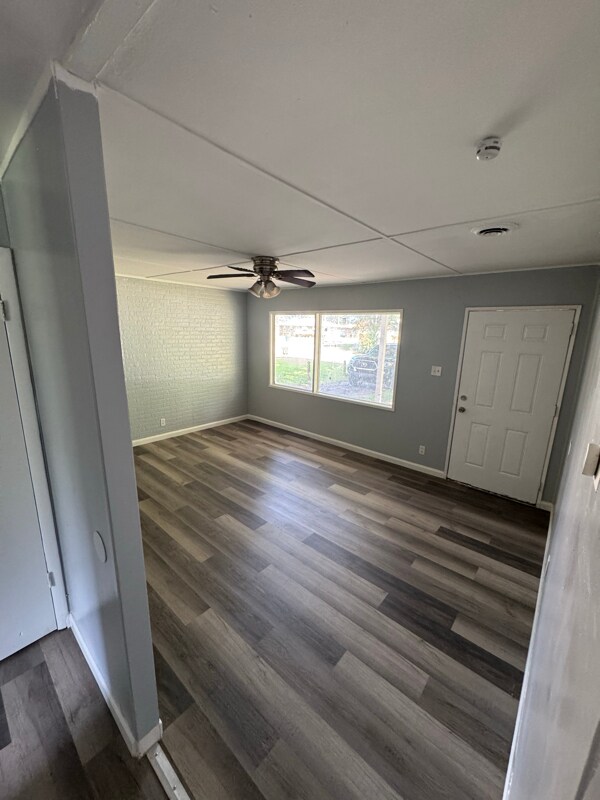 Building Photo - 111 St James Ln