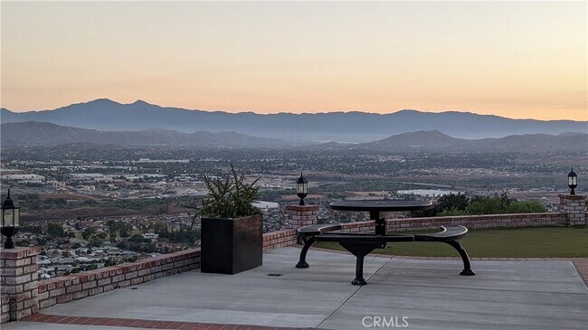 Building Photo - 7380 Live Oak Dr