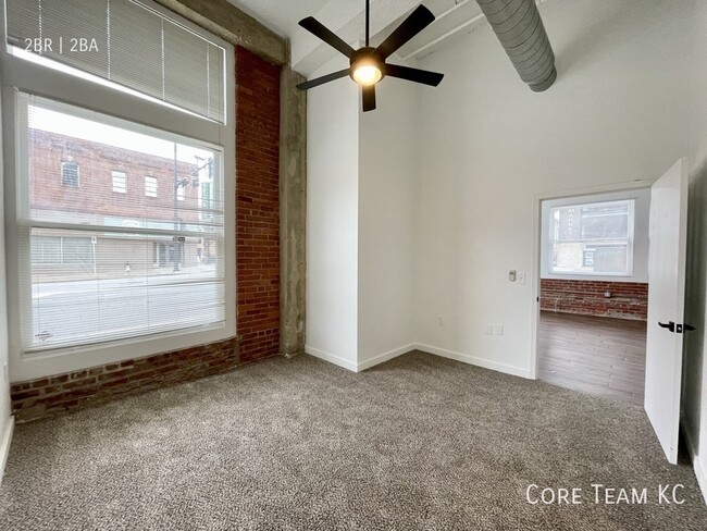 Building Photo - Large first floor loft downtown!