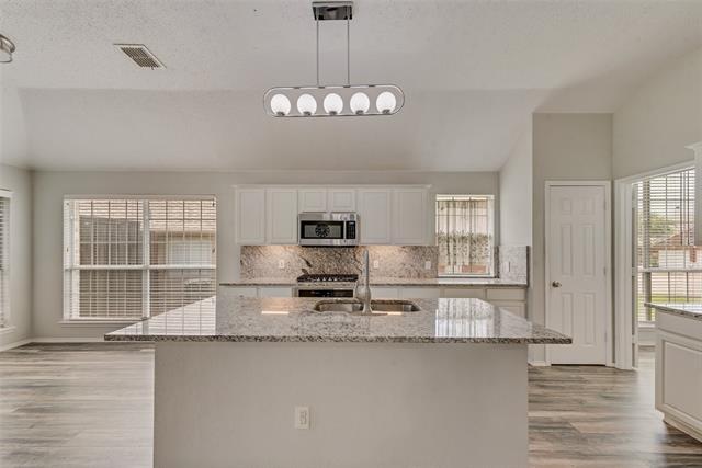 Building Photo - 5909 Meadowcrest Ln