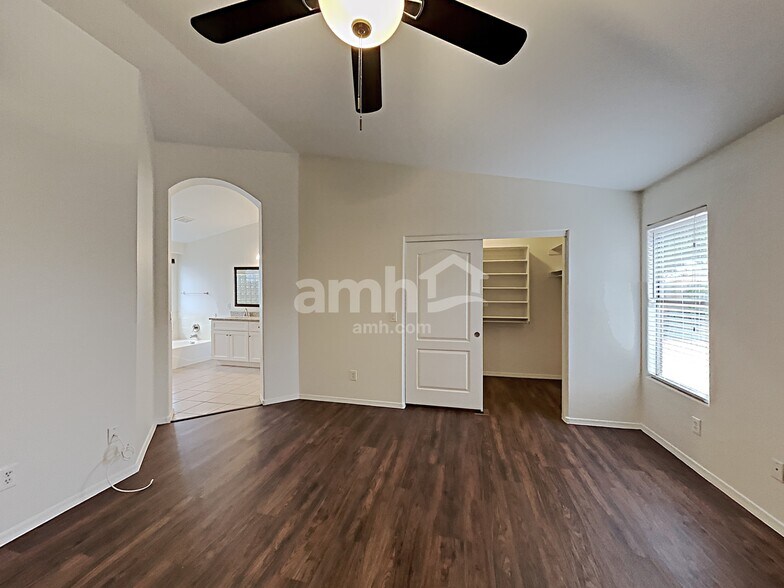 Building Photo - 12723 W Edgemont Ave