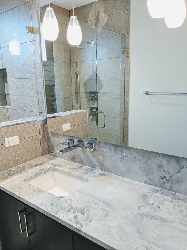 Building Photo - Luxury Townhome in Desirable Germantown Neighborhood