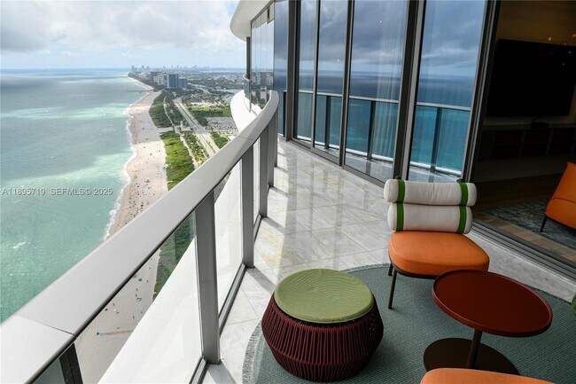 Building Photo - 15701 Collins Ave