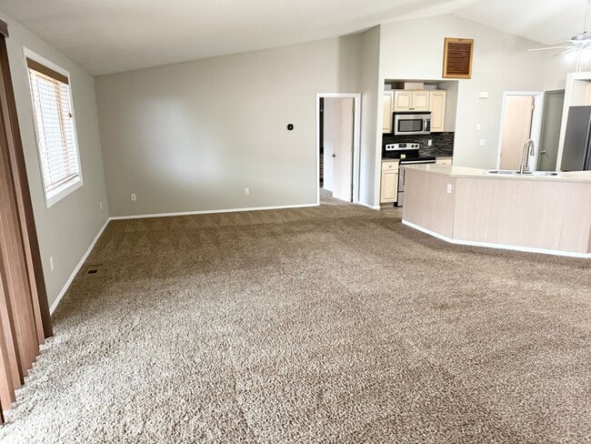 Building Photo - Charming One-Level Ranch in Peaceful Battle Ground Neighborhood