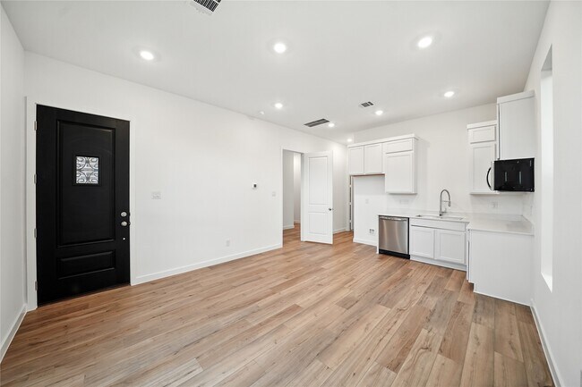 Building Photo - 31218 Anna Mdws Dr