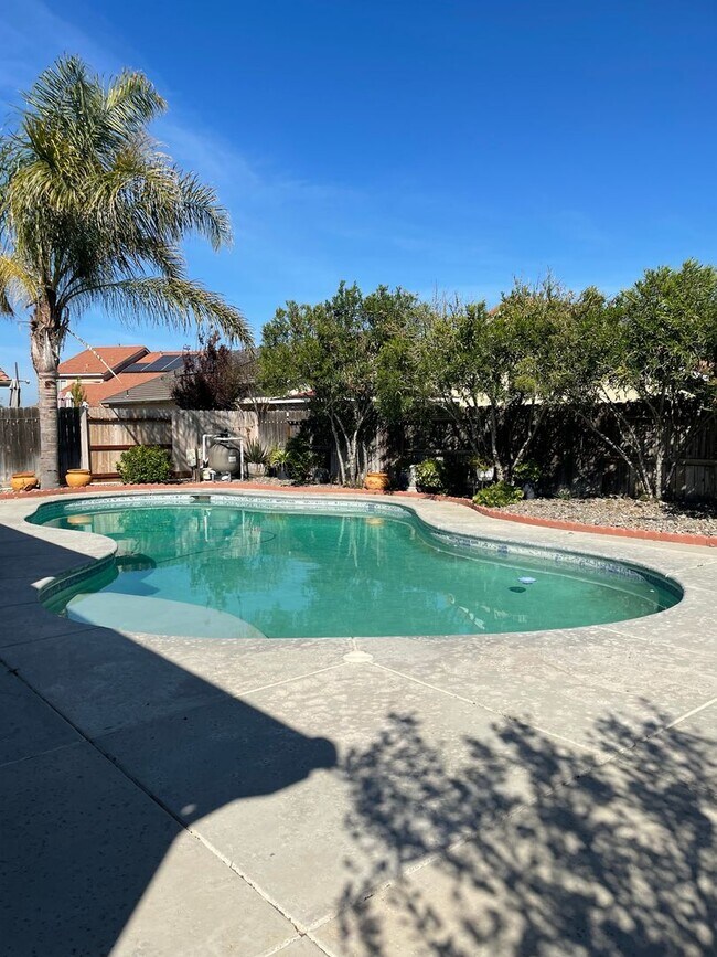 Building Photo - Luxury 3 Bed / 2 Bath Home with Pool and Solar Panels – Available 4/1/2026