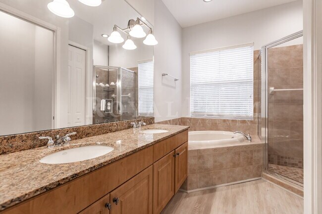 Building Photo - 12060 Lucca St