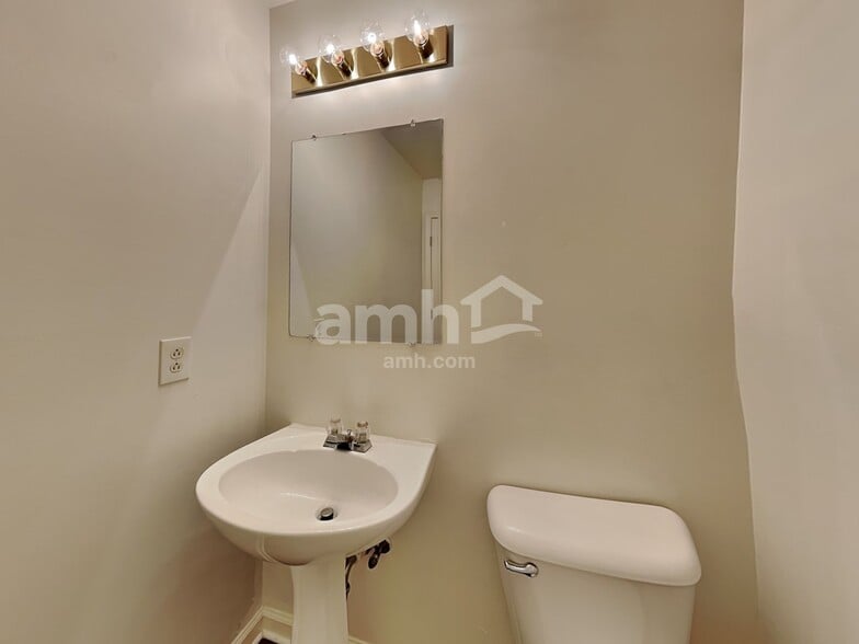 Building Photo - 120 Rose Garden Ln