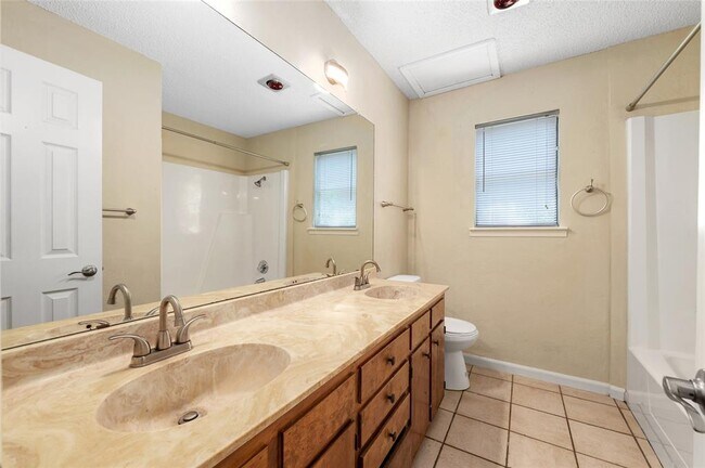 Building Photo - 8506 Mesa Dr
