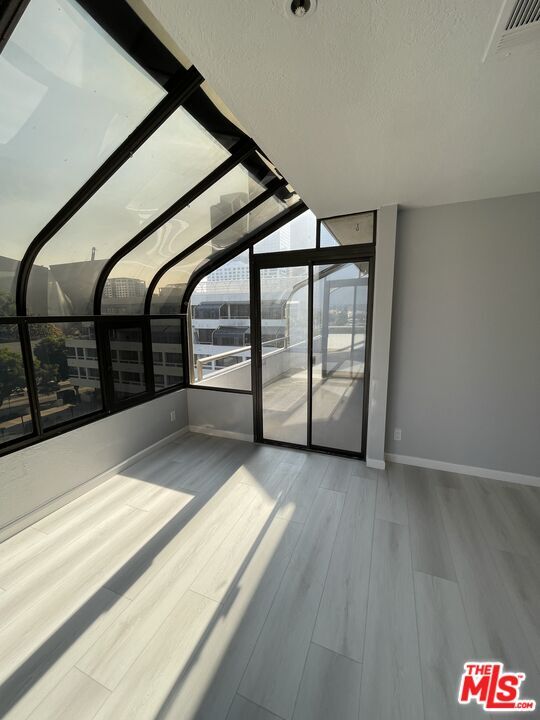 Building Photo - 121 S Hope St