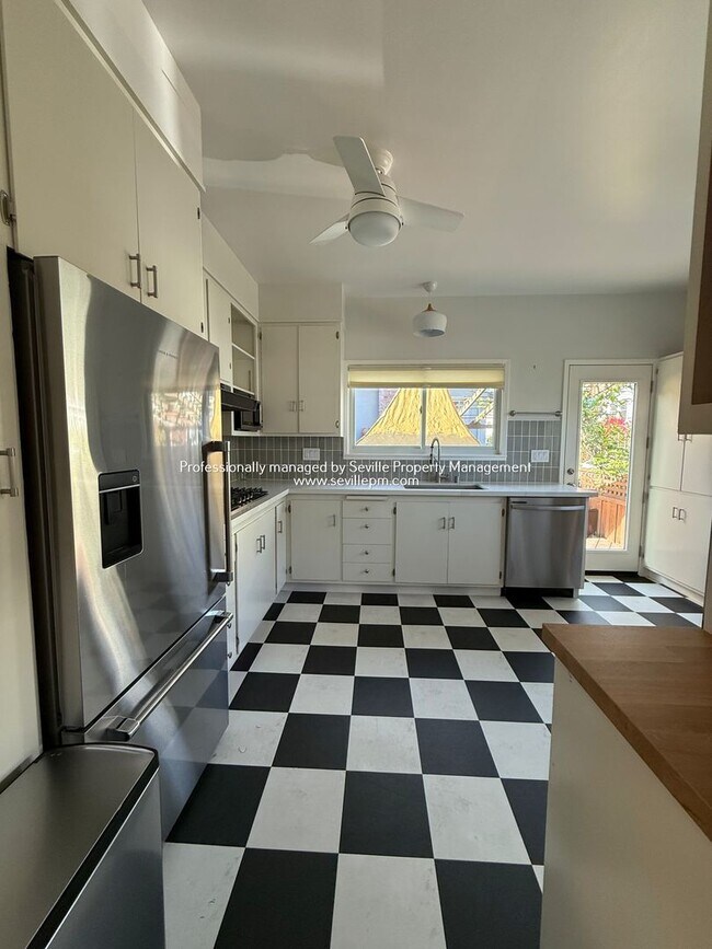 Building Photo - Charming 1920s Alameda East End  2BR+ / 1B...