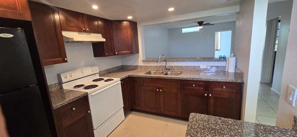 Kitchen - 5335 NW 10th Ct