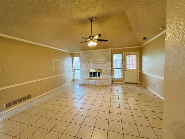 Building Photo - 828 Haverford Ln