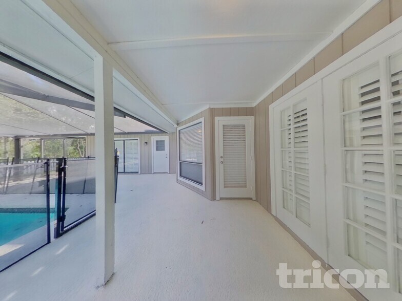 Building Photo - 15803 Hampton Village Dr