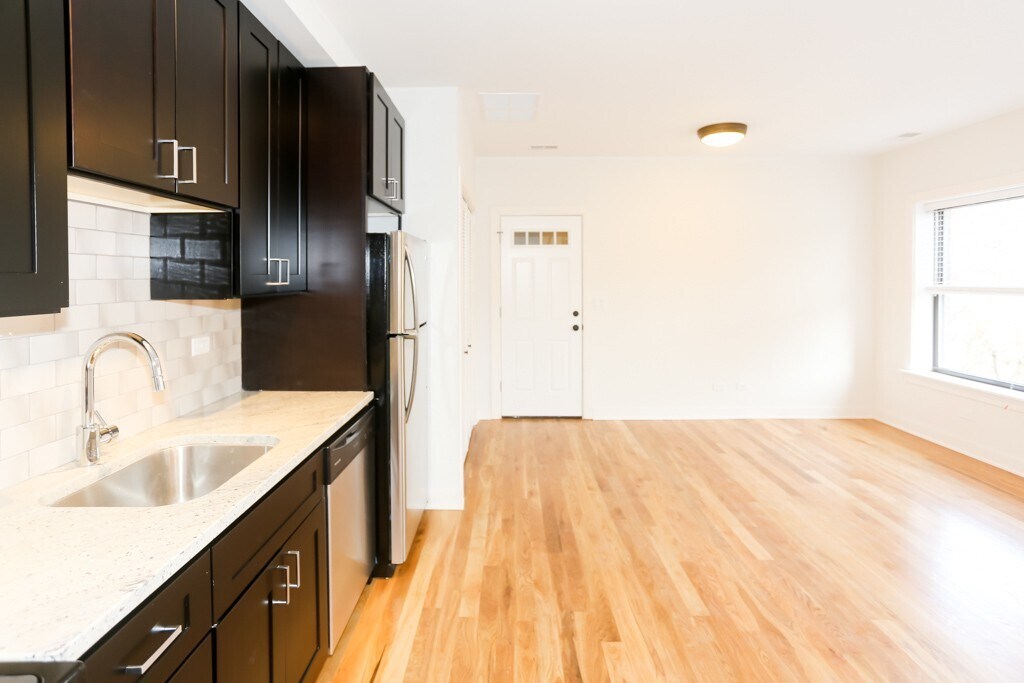 Building Photo - 2015 W Eastwood Ave