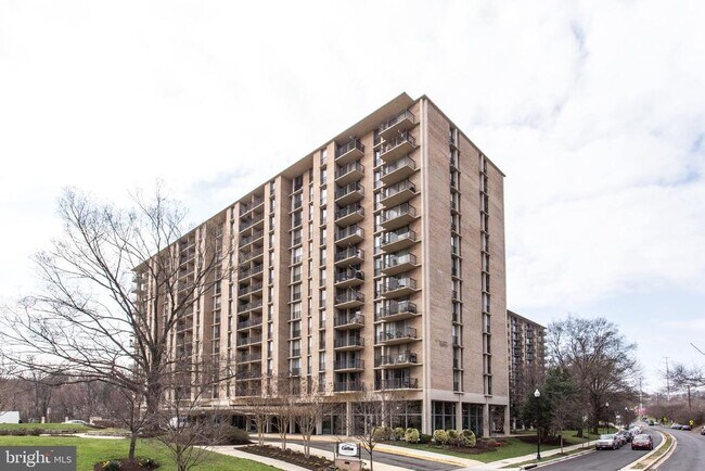 Building Photo - 4600 S Four Mile Run Dr