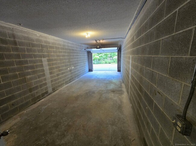 Building Photo - 34 A Padanaram Rd
