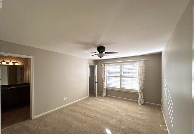 Building Photo - 5 Bedroom /4 Bath House in LAKELAND!!!