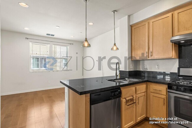 Building Photo - 1505 Coyote Creek Way