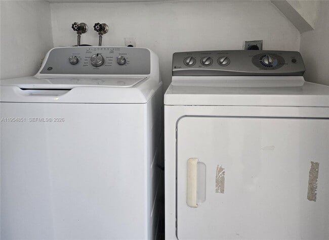 Building Photo - 120 SW 109th Ave