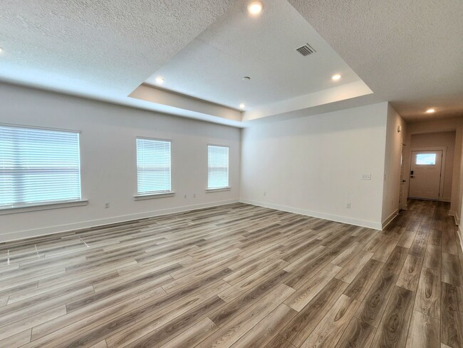 Building Photo - Beautiful new 4/2 home available in Greenb...